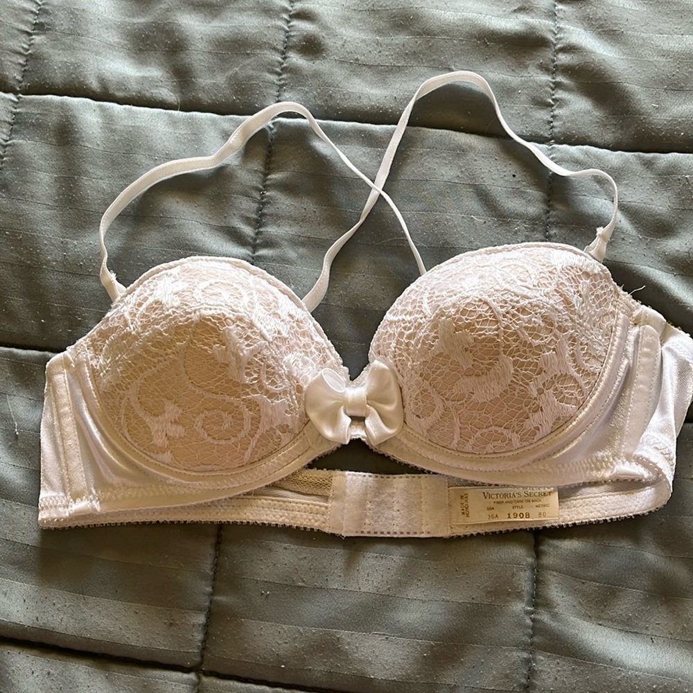 Victoria’s Secret padded strapless bra with removable straps, size 36A, white.